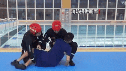 水中遇險 如何自救與施救？黃金30秒 如何將溺水者救上岸？