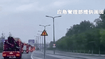 暴雨中 他們&ldquo;逆流而上&rdquo;：跨省救援！7省1800名消防員增援河南