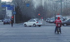 瘋狂&rdquo;外賣 板子應該打在誰身上？