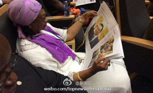 李克強(qiáng)即將在非盟總部發(fā)表演講，請(qǐng)柬&ldquo;一柬難求&rdquo;。圖片來(lái)源：&ldquo;新國(guó)際&rdquo;微博。