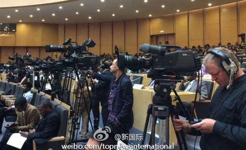 李克強(qiáng)即將在非盟總部發(fā)表演講，請(qǐng)柬&ldquo;一柬難求&rdquo;。圖片來(lái)源：&ldquo;新國(guó)際&rdquo;微博。