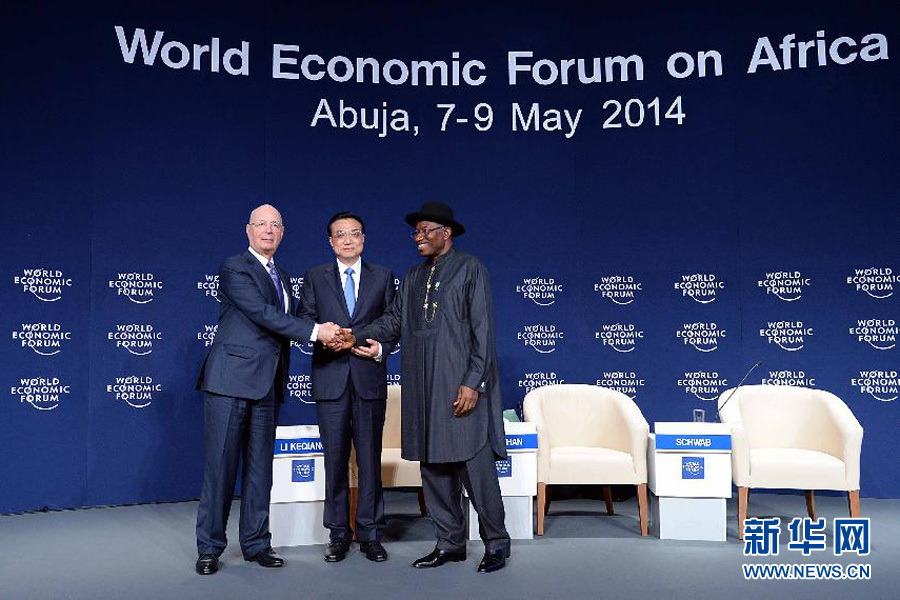 5月8日，國務(wù)院總理李克強在阿布賈出席第24屆世界經(jīng)濟論壇非洲峰會全會，發(fā)表題為《共同推動非洲發(fā)展邁上新臺階》的特別致辭。 新華社記者李濤 攝 