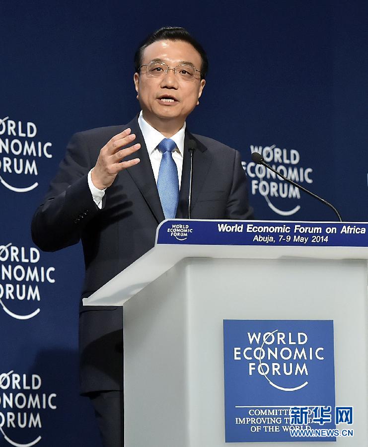 5月8日，國務院總理李克強在阿布賈出席第24屆世界經(jīng)濟論壇非洲峰會全會，發(fā)表題為《共同推動非洲發(fā)展邁上新臺階》的特別致辭。 新華社記者李濤 攝 