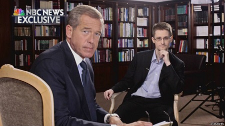 斯諾登稱，他曾作為美國中情局和國安局便衣特工在海外工作。