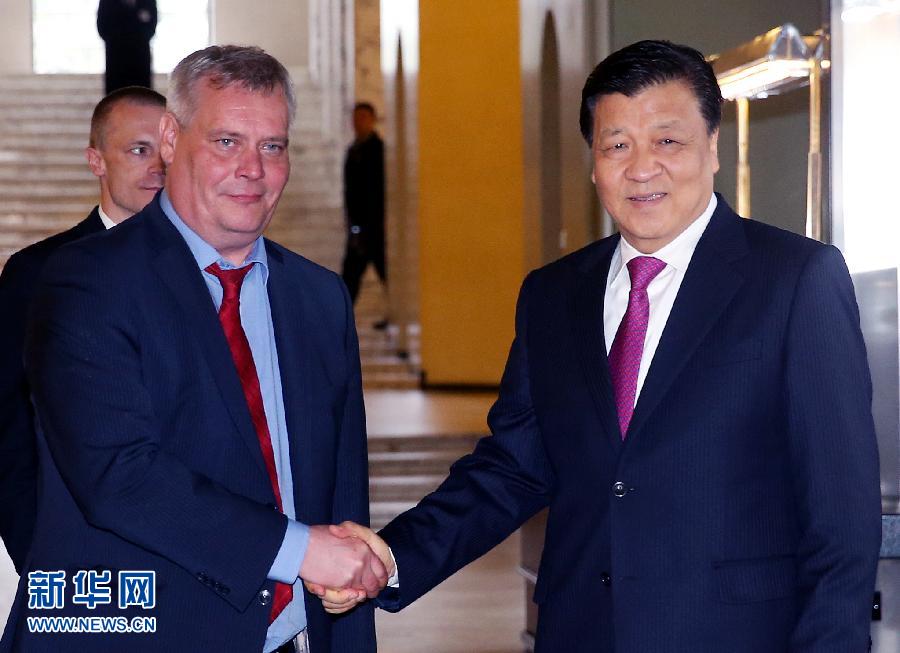 6月13日，中共中央政治局常委、中央書記處書記劉云山在赫爾辛基會(huì)見芬蘭社民黨主席、財(cái)政部長林內(nèi)。 新華社記者姚大偉攝