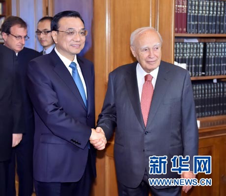 6月20日，國(guó)務(wù)院總理李克強(qiáng)在雅典總統(tǒng)府會(huì)見(jiàn)希臘總統(tǒng)帕普利亞斯。 新華社記者 李濤 攝