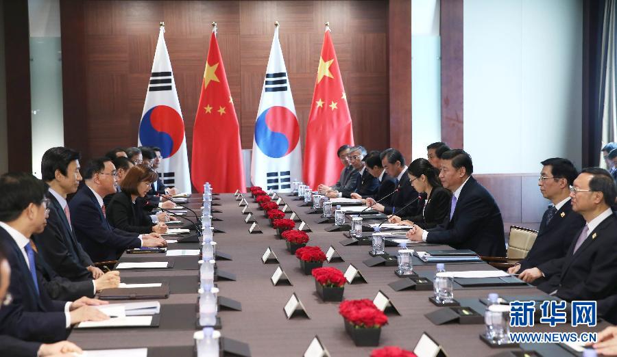 7月4日，國(guó)家主席習(xí)近平在首爾會(huì)見(jiàn)韓國(guó)總理鄭烘原。 新華社記者謝環(huán)馳攝 