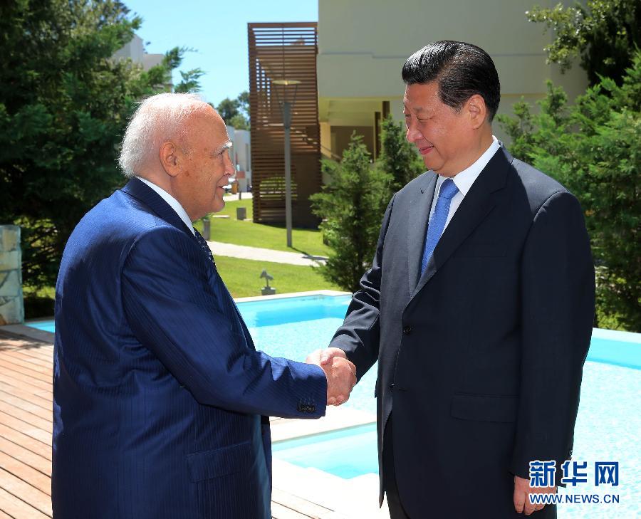 7月13日，中國國家主席習近平在希臘羅德島會見希臘總統(tǒng)帕普利亞斯。 新華社記者 蘭紅光 攝