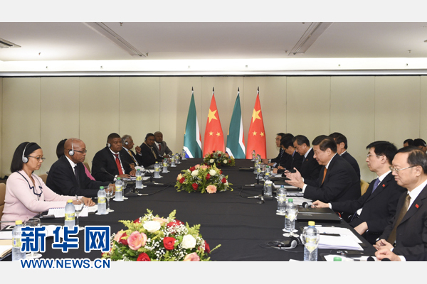 7月14日，國(guó)家主席習(xí)近平在巴西福塔萊薩會(huì)見(jiàn)南非總統(tǒng)祖馬。新華社記者 李學(xué)仁 攝