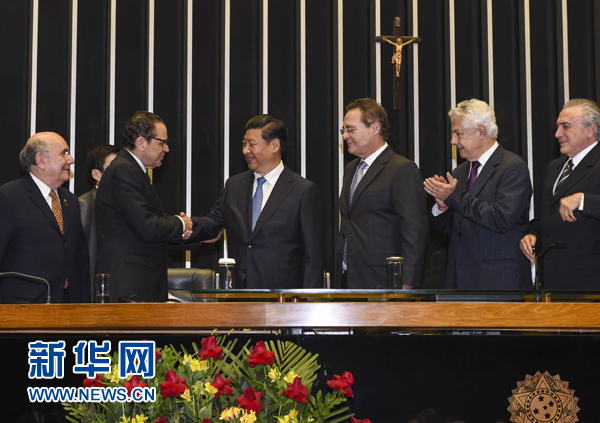 7月16日，國家主席習(xí)近平在巴西國會發(fā)表《弘揚傳統(tǒng)友好共譜合作新篇》的演講。 新華社記者 李學(xué)仁 攝 