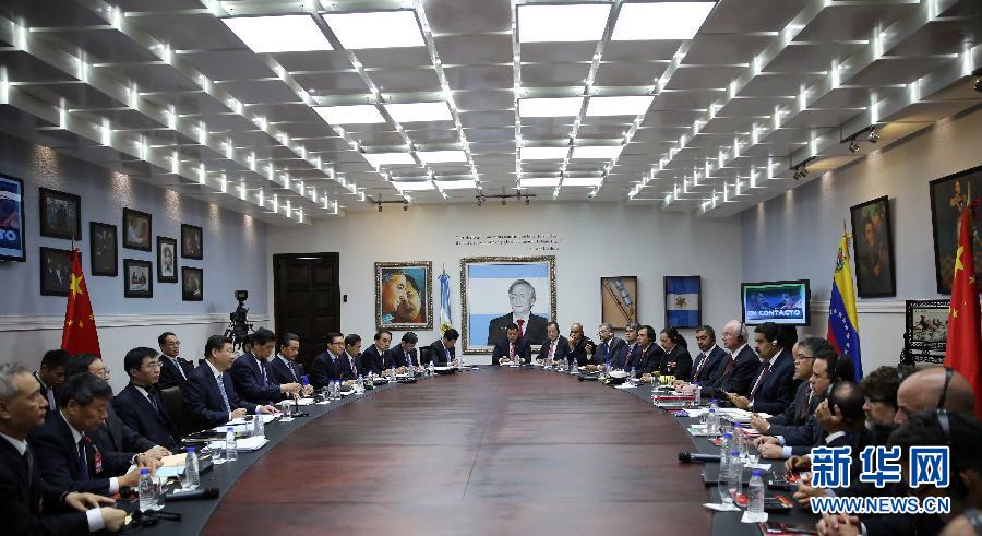當(dāng)?shù)貢r(shí)間7月20日，國(guó)家主席習(xí)近平在加拉加斯同委內(nèi)瑞拉總統(tǒng)馬杜羅舉行會(huì)談。 新華社記者蘭紅光攝 