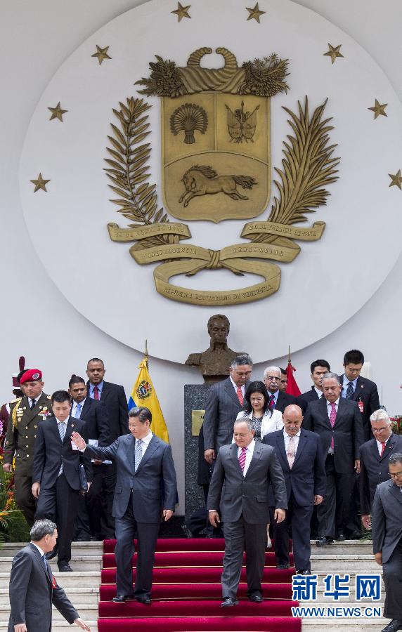 當(dāng)?shù)貢r(shí)間7月21日，國(guó)家主席習(xí)近平在加拉加斯會(huì)見(jiàn)委內(nèi)瑞拉全國(guó)代表大會(huì)主席卡韋略。 新華社記者 王曄 攝