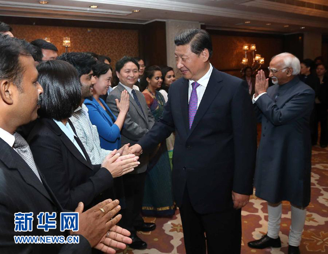 9月18日，國家主席習(xí)近平在印度世界事務(wù)委員會發(fā)表題為《攜手追尋民族復(fù)興之夢》的重要演講。演講結(jié)束后，習(xí)近平接見中印兩國青年代表。新華社記者 龐興雷 攝