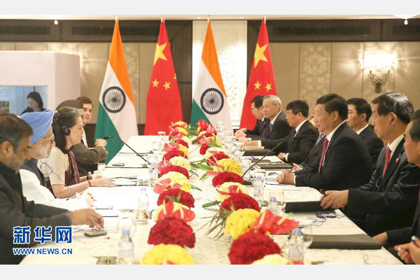 9月19日，國家主席習近平在新德里會見印度國大黨主席索尼婭&middot;甘地和前總理辛格。 新華社記者姚大偉攝