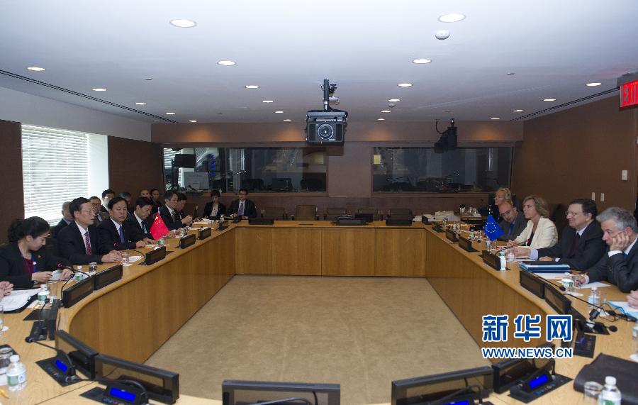  9月23日，正在紐約出席聯(lián)合國氣候峰會的國家主席習(xí)近平特使、國務(wù)院副總理張高麗在紐約聯(lián)合國總部會見歐盟委員會主席巴羅佐。新華社記者 王曄 攝 