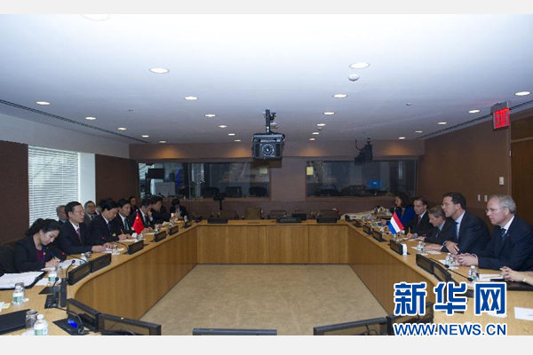 9月23日，出席聯(lián)合國氣候峰會的國家主席習(xí)近平特使、國務(wù)院副總理張高麗在紐約聯(lián)合國總部會見荷蘭首相呂特。 新華社記者 王曄 攝 