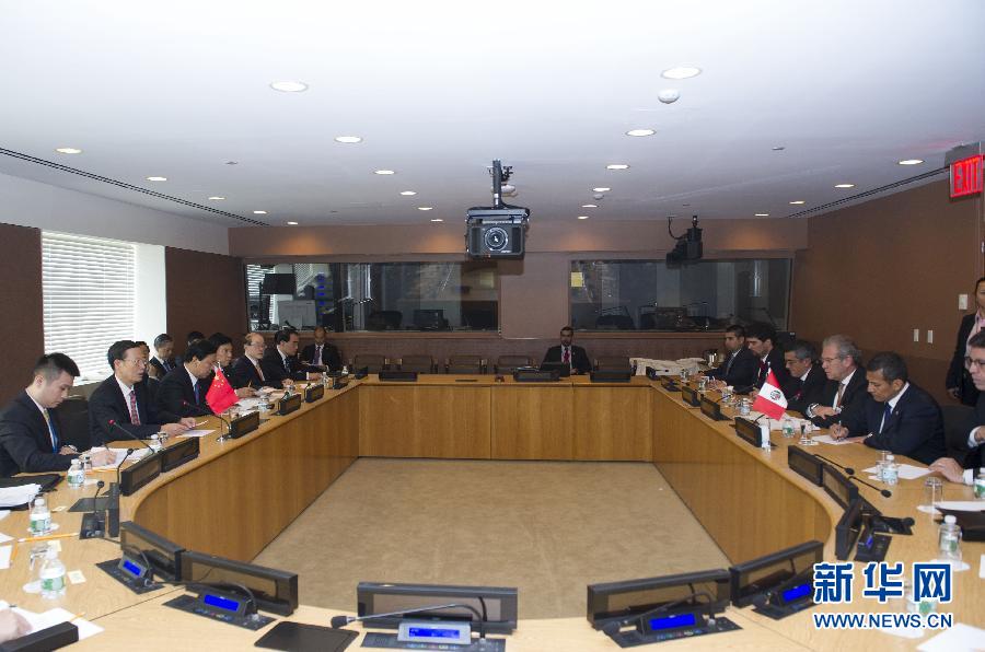 9月23日，出席聯(lián)合國氣候峰會(huì)的國家主席習(xí)近平特使、國務(wù)院副總理張高麗在紐約聯(lián)合國總部會(huì)見秘魯總統(tǒng)烏馬拉。 新華社記者 王曄 攝 