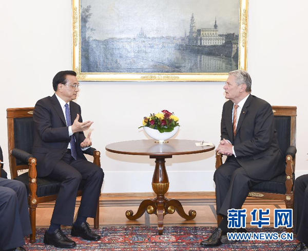 10月10日，國務(wù)院總理李克強在柏林會見德國總統(tǒng)高克。 新華社記者李學(xué)仁 攝