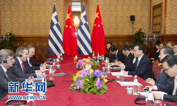 10月16日，中國國務(wù)院總理李克強(qiáng)在意大利米蘭會(huì)見希臘總理薩馬拉斯。 新華社記者 謝環(huán)馳 攝