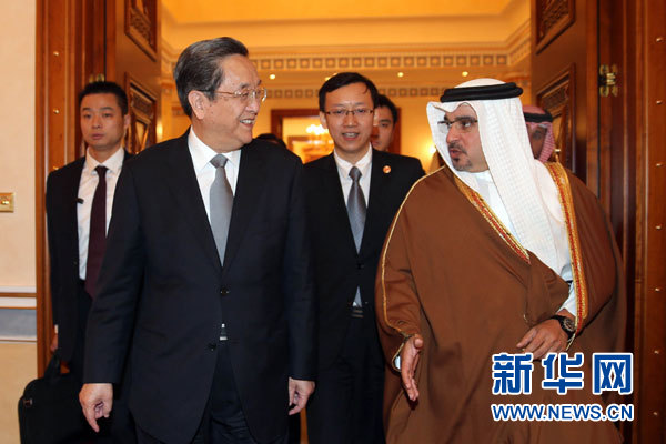 11月6日，正在巴林進(jìn)行正式友好訪問的全國政協(xié)主席俞正聲在麥納麥會見巴林王儲薩勒曼。 新華社記者劉衛(wèi)兵攝