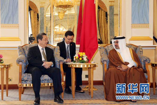 11月6日，正在巴林進(jìn)行正式友好訪問的全國政協(xié)主席俞正聲在麥納麥會見巴林王儲薩勒曼。 新華社記者劉衛(wèi)兵攝