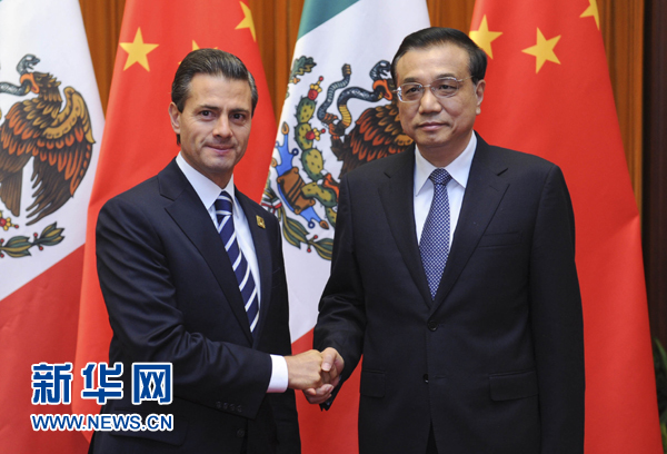 11月11日，國務(wù)院總理李克強(qiáng)在北京人民大會堂會見來華進(jìn)行國事訪問并出席亞太經(jīng)合組織第二十二次領(lǐng)導(dǎo)人非正式會議的墨西哥總統(tǒng)培尼亞。新華社記者張鐸 攝 