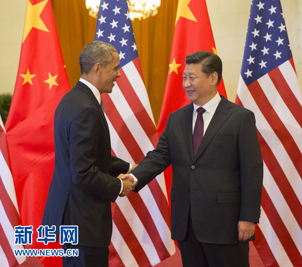 11月12日，國(guó)家主席習(xí)近平在北京人民大會(huì)堂舉行歡迎儀式，歡迎美國(guó)總統(tǒng)奧巴馬對(duì)中國(guó)進(jìn)行國(guó)事訪問(wèn)。 新華社記者 李學(xué)仁 攝