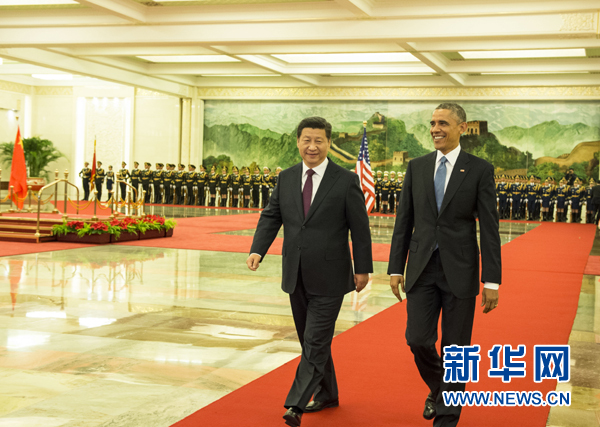 11月12日，國(guó)家主席習(xí)近平在北京人民大會(huì)堂舉行歡迎儀式，歡迎美國(guó)總統(tǒng)奧巴馬對(duì)中國(guó)進(jìn)行國(guó)事訪問(wèn)。 新華社記者 李學(xué)仁 攝