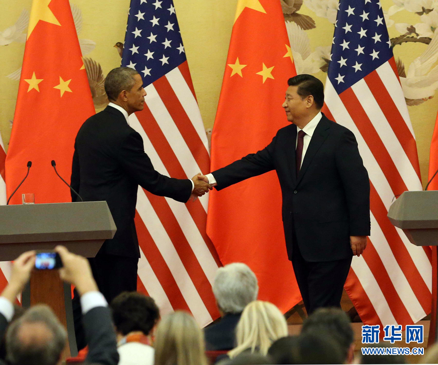 11月12日，國(guó)家主席習(xí)近平在北京人民大會(huì)堂與來(lái)訪的美國(guó)總統(tǒng)奧巴馬舉行會(huì)談后，共同會(huì)見(jiàn)記者。 新華社記者 劉衛(wèi)兵 攝