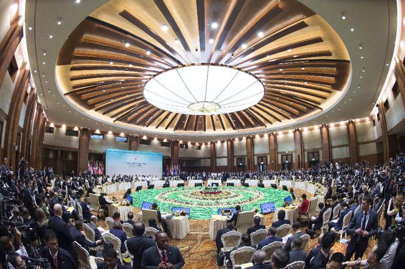  11月13日，中國(guó)國(guó)務(wù)院總理李克強(qiáng)在緬甸內(nèi)比都出席第九屆東亞峰會(huì)。 新華社記者 王曄 攝