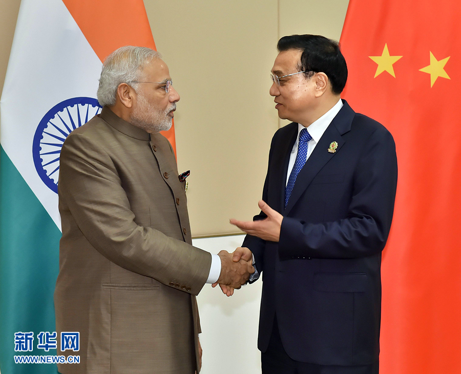 11月13日，中國國務院總理李克強在緬甸內比都會見印度總理莫迪。 新華社記者 李濤 攝
