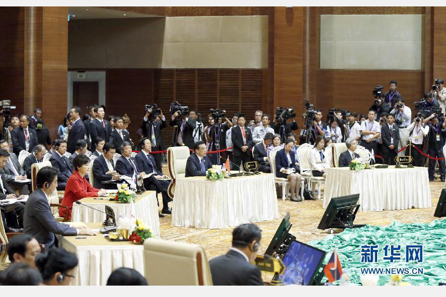 11月13日，中國國務院總理李克強在緬甸首都內比都出席第17次東盟與中日韓（10+3）領導人會議。這是李克強在會議上講話。 新華社記者 鞠鵬 攝