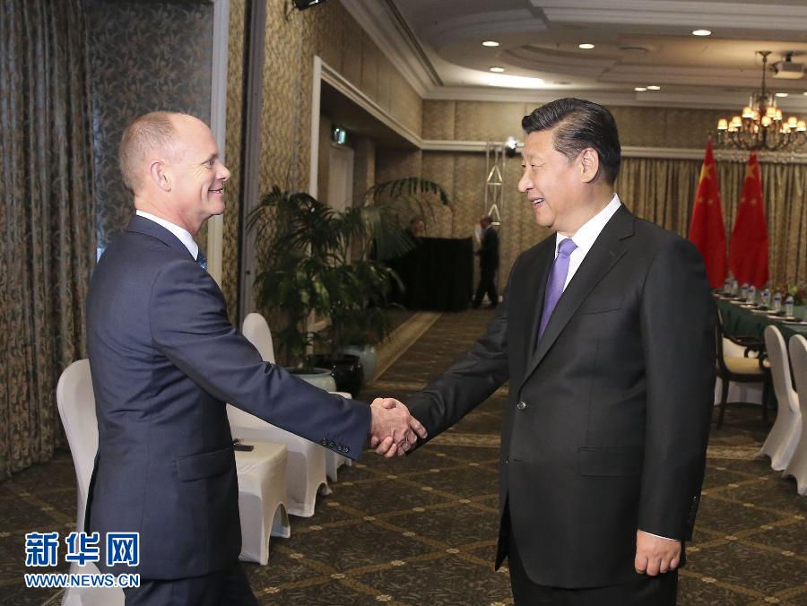 11月16日，國家主席習近平在布里斯班會見澳大利亞昆士蘭州州長紐曼。 新華社記者丁林攝 