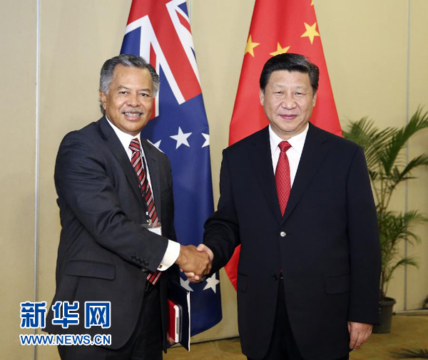 11月22日，國家主席習近平在斐濟楠迪會見庫克群島總理普納。新華社記者丁林攝 