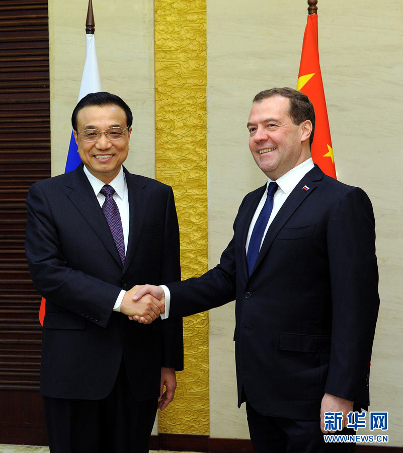 12月15日，中國國務(wù)院總理李克強在阿斯塔納會見俄羅斯總理梅德韋杰夫。 新華社記者 饒愛民 攝