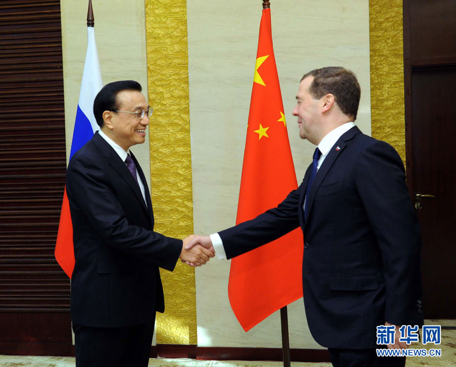 12月15日，中國國務(wù)院總理李克強在阿斯塔納會見俄羅斯總理梅德韋杰夫。 新華社記者 饒愛民 攝