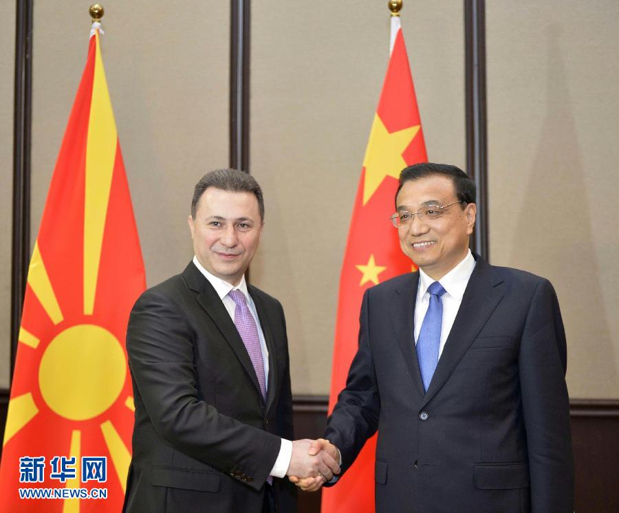 12月17日，中國(guó)國(guó)務(wù)院總理李克強(qiáng)在貝爾格萊德會(huì)見(jiàn)馬其頓總理格魯埃夫斯基。 新華社記者劉力航攝 