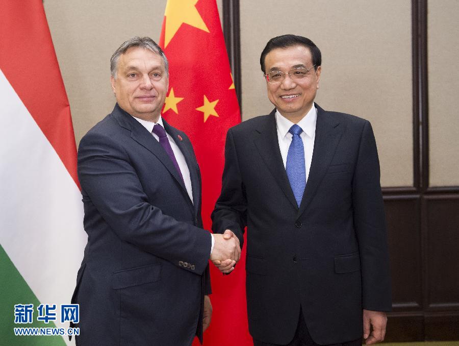 12月17日，中國國務(wù)院總理李克強(qiáng)在貝爾格萊德會(huì)見匈牙利總理歐爾班。 新華社記者黃敬文攝 