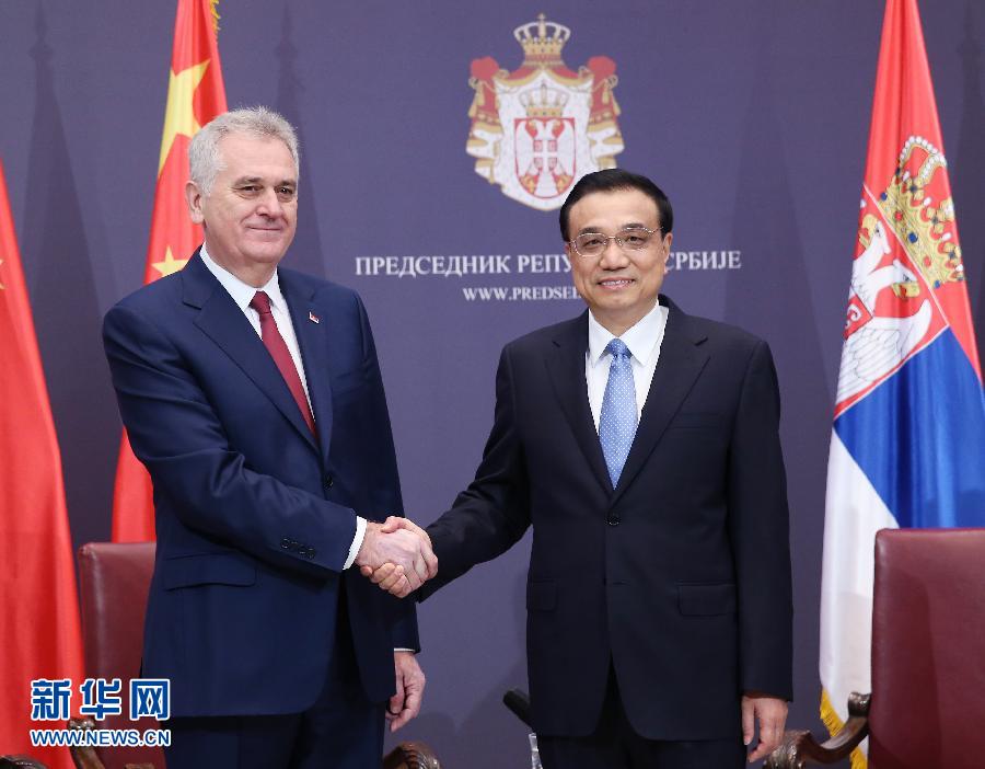 12月18日，中國國務(wù)院總理李克強(qiáng)在貝爾格萊德會見塞爾維亞總統(tǒng)尼科利奇。 新華社記者姚大偉攝