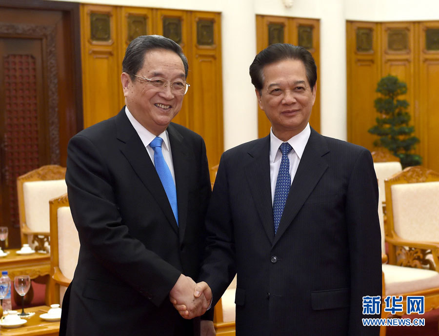 12月25日至27日，中共中央政治局常委、全國政協(xié)主席俞正聲對越南進(jìn)行正式訪問。這是12月26日，俞正聲在河內(nèi)會見越南政府總理阮晉勇。 新華社記者馬占成攝