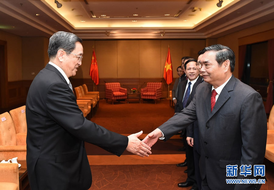 12月25日至27日，中共中央政治局常委、全國政協(xié)主席俞正聲對越南進(jìn)行正式訪問。這是12月25日，俞正聲在河內(nèi)會見越共中央書記處常務(wù)書記黎鴻英。 新華社記者劉建生攝