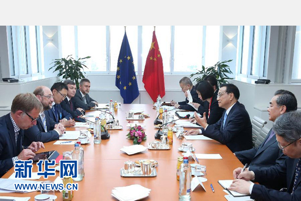 當(dāng)?shù)貢r(shí)間6月29日上午，國(guó)務(wù)院總理李克強(qiáng)在布魯塞爾會(huì)見歐洲議會(huì)議長(zhǎng)舒爾茨。 新華社記者 龐興雷 攝