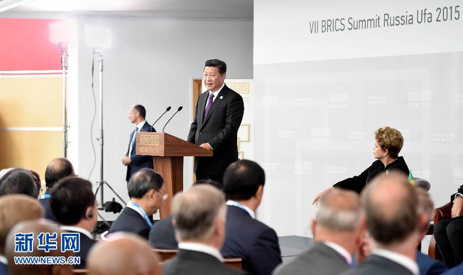 7月9日，金磚國(guó)家領(lǐng)導(dǎo)人同金磚國(guó)家工商理事會(huì)代表對(duì)話會(huì)在俄羅斯烏法舉行。中國(guó)國(guó)家主席習(xí)近平、俄羅斯總統(tǒng)普京、巴西總統(tǒng)羅塞夫、印度總理莫迪、南非總統(tǒng)祖馬等共同出席。新華社記者 張鐸 攝 