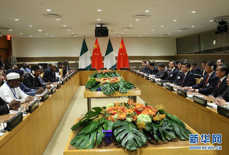 9月27日，國(guó)家主席習(xí)近平在紐約會(huì)見(jiàn)尼日利亞總統(tǒng)布哈里。新華社記者 劉衛(wèi)兵 攝