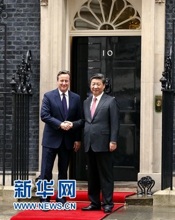 10月21日，國家主席習(xí)近平在倫敦唐寧街首相府同英國首相卡梅倫舉行會(huì)談。 新華社記者 鞠鵬 攝 