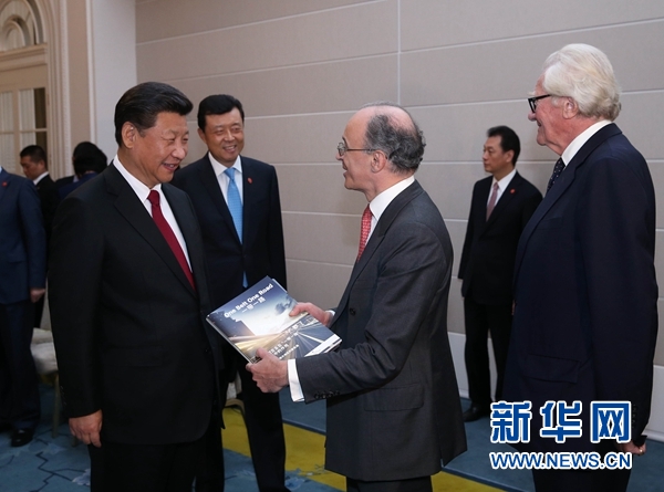 10月22日，國家主席習(xí)近平在倫敦集體會見英國前首相布朗等英國友人。新華社記者 龐興雷 攝 