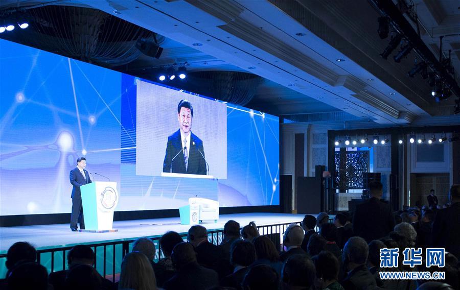 11月18日，國家主席習(xí)近平在菲律賓馬尼拉出席亞太經(jīng)合組織（APEC）工商領(lǐng)導(dǎo)人峰會并發(fā)表主旨演講。 新華社記者 王曄 攝 