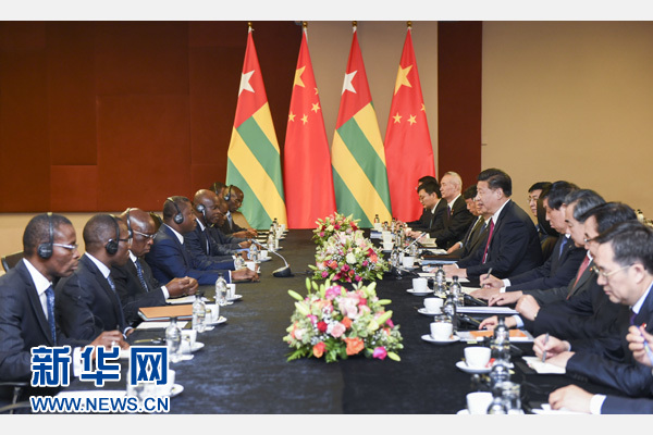 12月3日，國家主席習(xí)近平在約翰內(nèi)斯堡會(huì)見多哥總統(tǒng)福雷。新華社記者 謝環(huán)馳 攝 