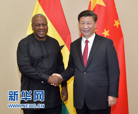 12月3日，國(guó)家主席習(xí)近平在約翰內(nèi)斯堡會(huì)見加納總統(tǒng)馬哈馬。新華社記者 李濤 攝 

