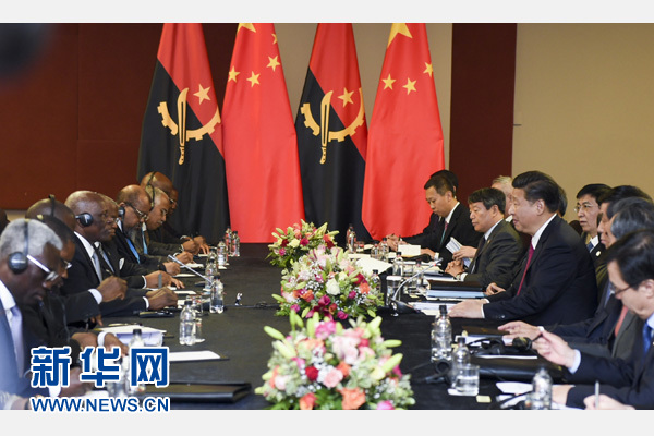 12月3日，國家主席習(xí)近平在約翰內(nèi)斯堡會(huì)見安哥拉總統(tǒng)多斯桑托斯。 新華社記者 謝環(huán)馳 攝